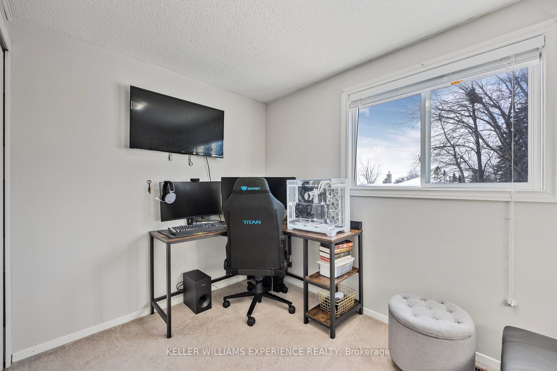 Photo 16 of 24 Shaw Crescent, Barrie, Letitia Heights — HOMEH