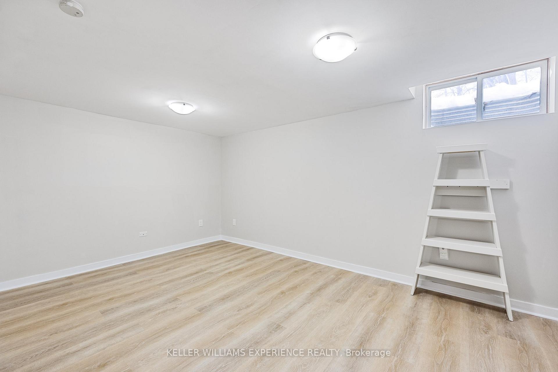 Photo 18 of 24 Shaw Crescent, Barrie, Letitia Heights — HOMEH
