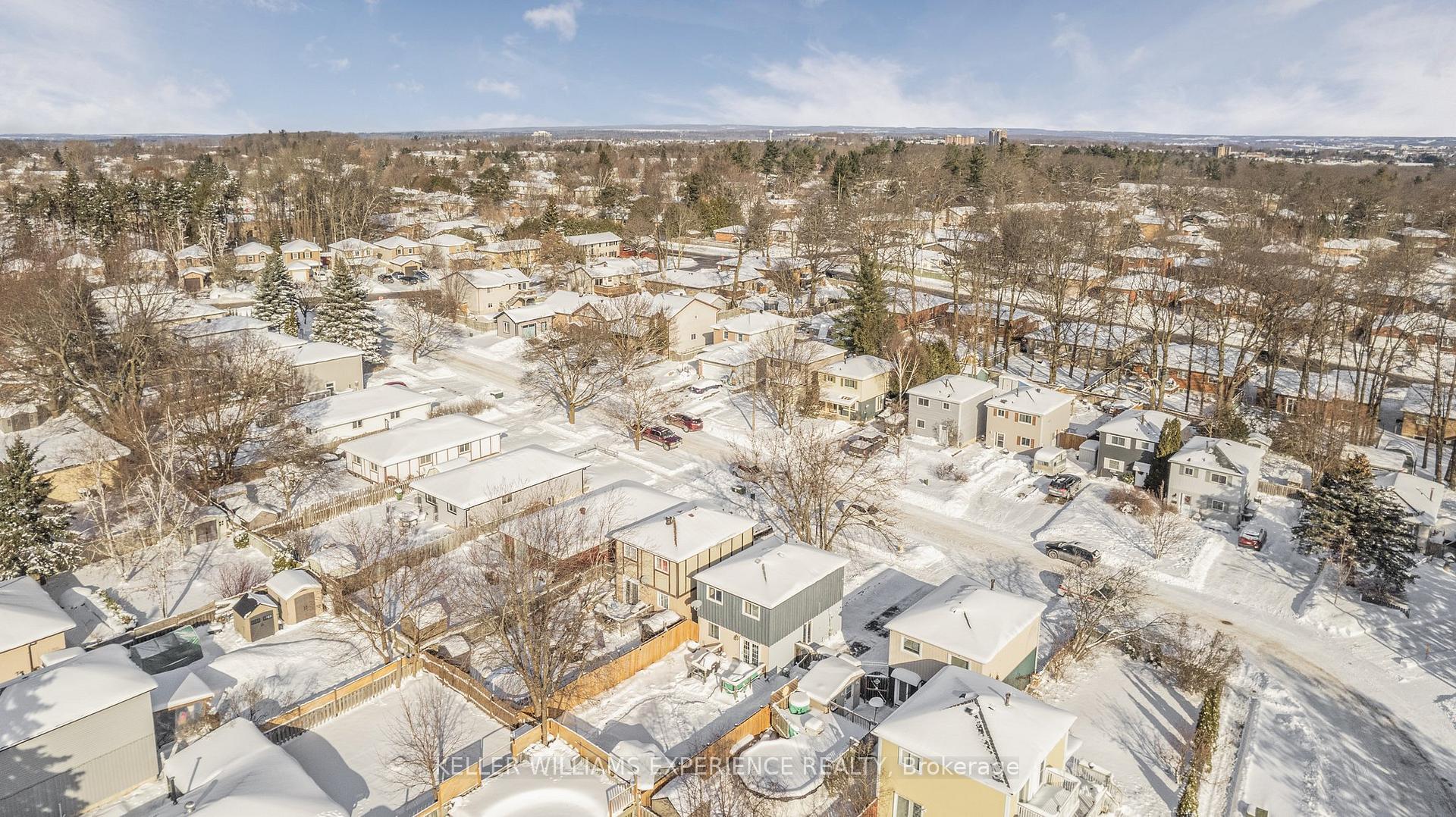Photo 26 of 24 Shaw Crescent, Barrie, Letitia Heights — HOMEH