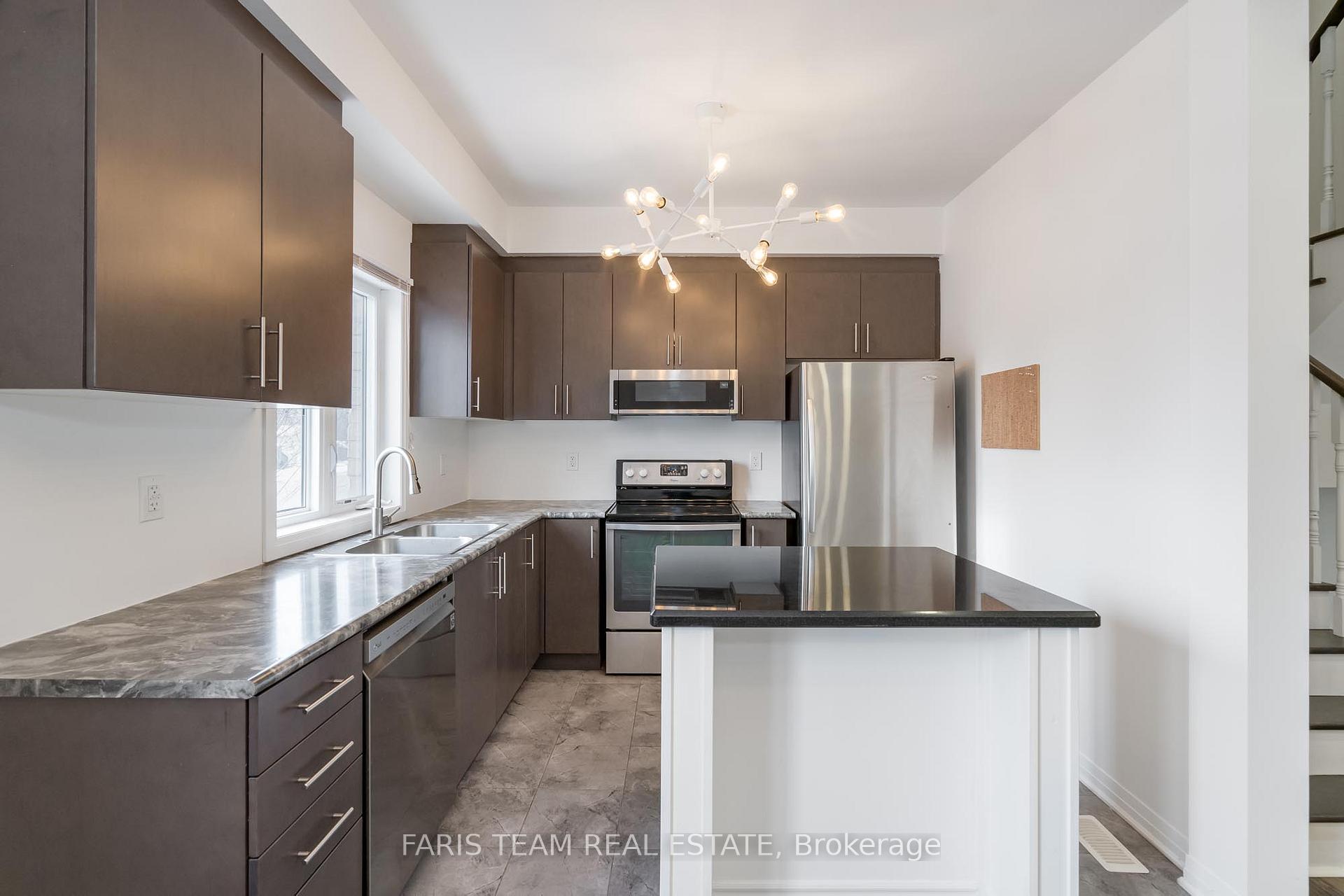 Photo 2 of 23 Bedford Estates Crescent, Barrie, Bayshore — HOMEH