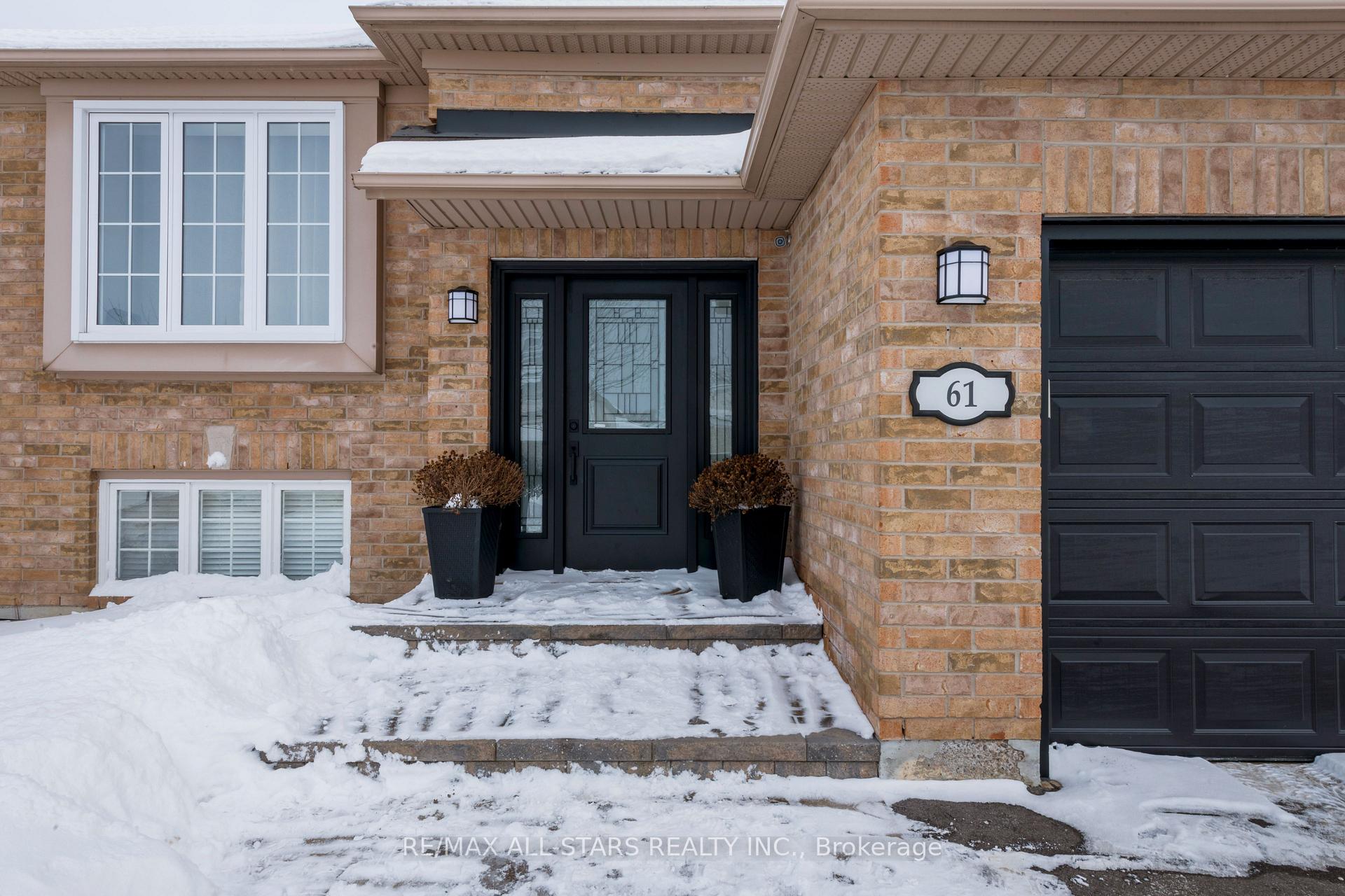 Photo 2 of 61 Leggott Avenue, Barrie, Painswick North — HOMEH