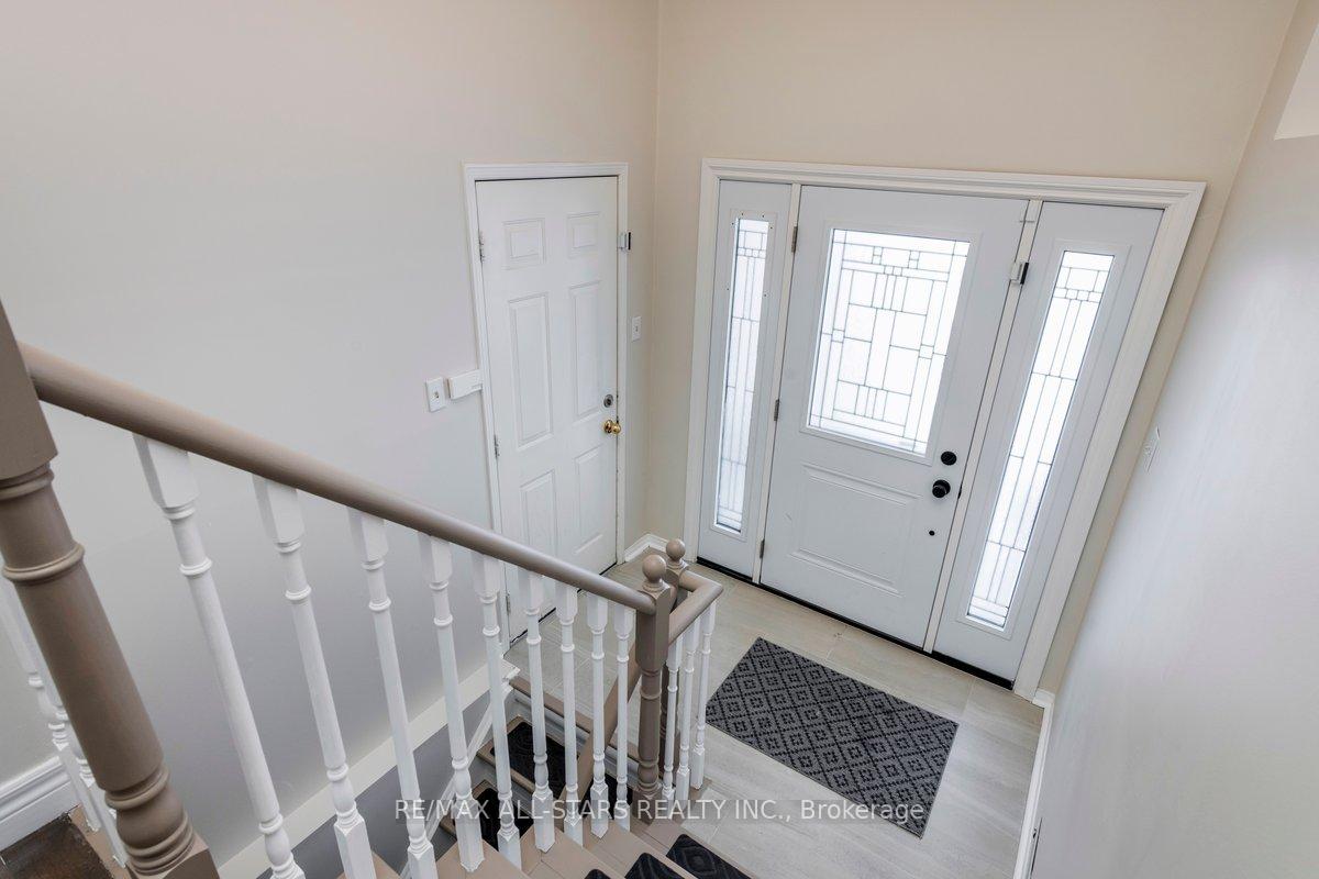 Photo 3 of 61 Leggott Avenue, Barrie, Painswick North — HOMEH
