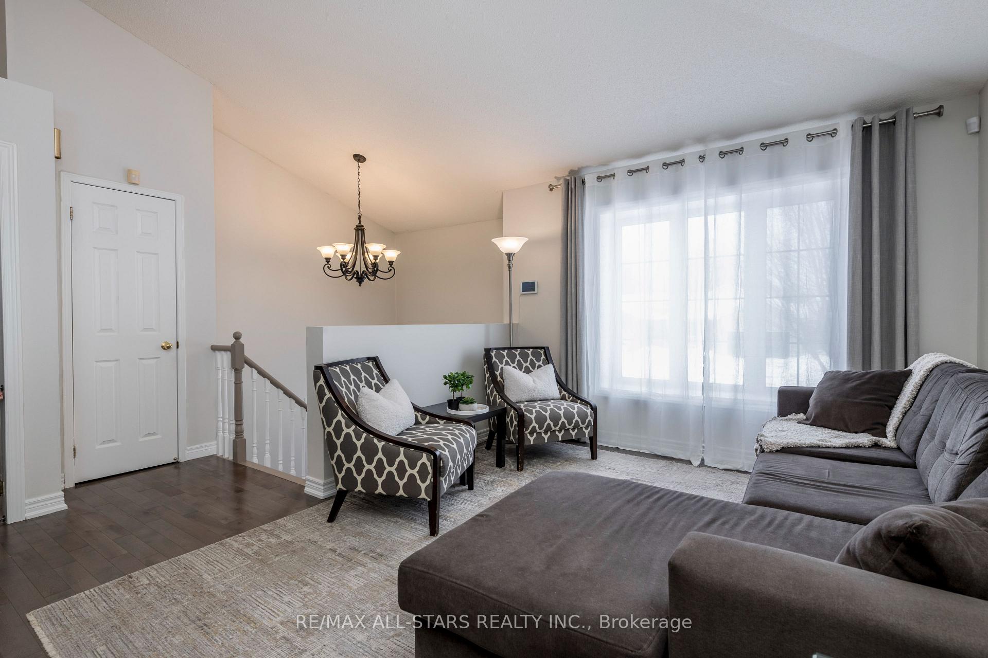 Photo 4 of 61 Leggott Avenue, Barrie, Painswick North — HOMEH
