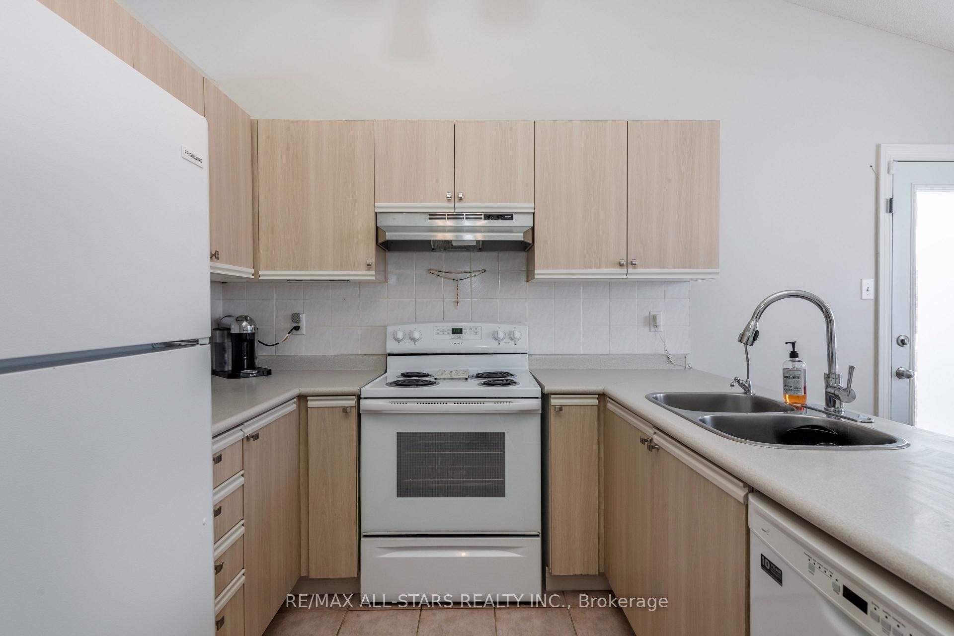 Photo 8 of 61 Leggott Avenue, Barrie, Painswick North — HOMEH