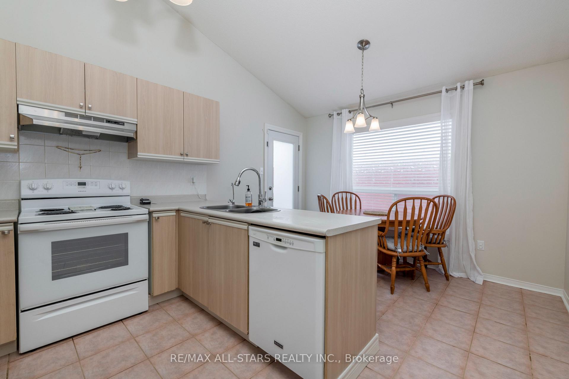 Photo 9 of 61 Leggott Avenue, Barrie, Painswick North — HOMEH