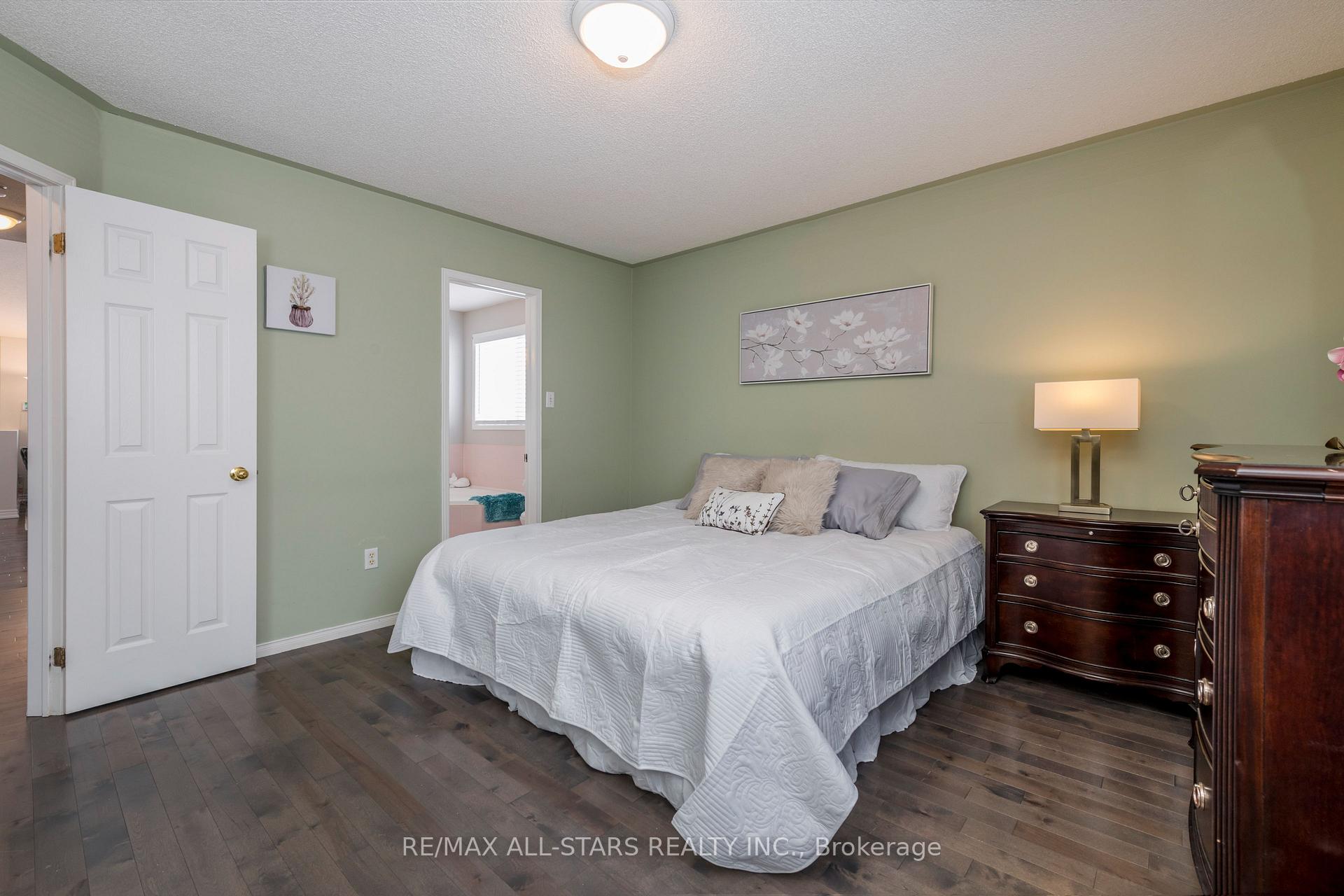Photo 12 of 61 Leggott Avenue, Barrie, Painswick North — HOMEH