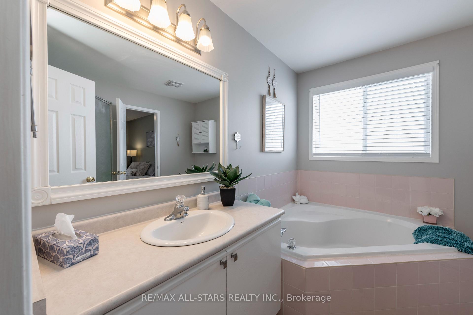 Photo 13 of 61 Leggott Avenue, Barrie, Painswick North — HOMEH