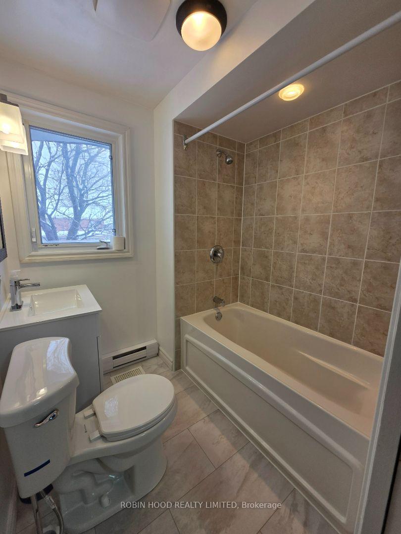 Photo 6 of Unit Unit 2, 1611 Maxime Street, Ottawa, Pineview — HOMEH