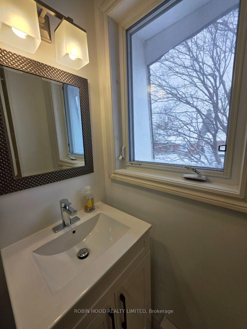 Photo 4 of Unit Unit 2, 1611 Maxime Street, Ottawa, Pineview — HOMEH
