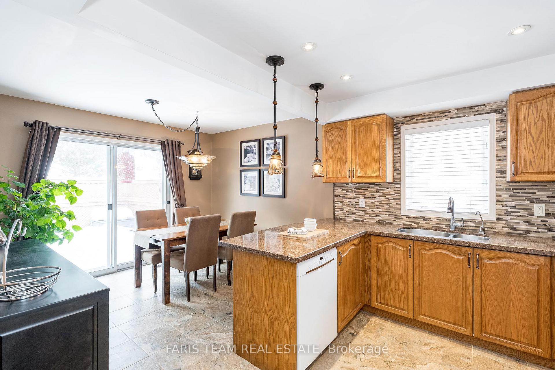 Photo 2 of 69 Finlay Road, Barrie, West Bayfield — HOMEH