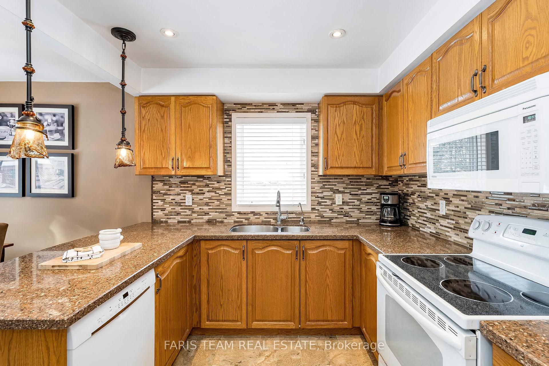 Photo 3 of 69 Finlay Road, Barrie, West Bayfield — HOMEH
