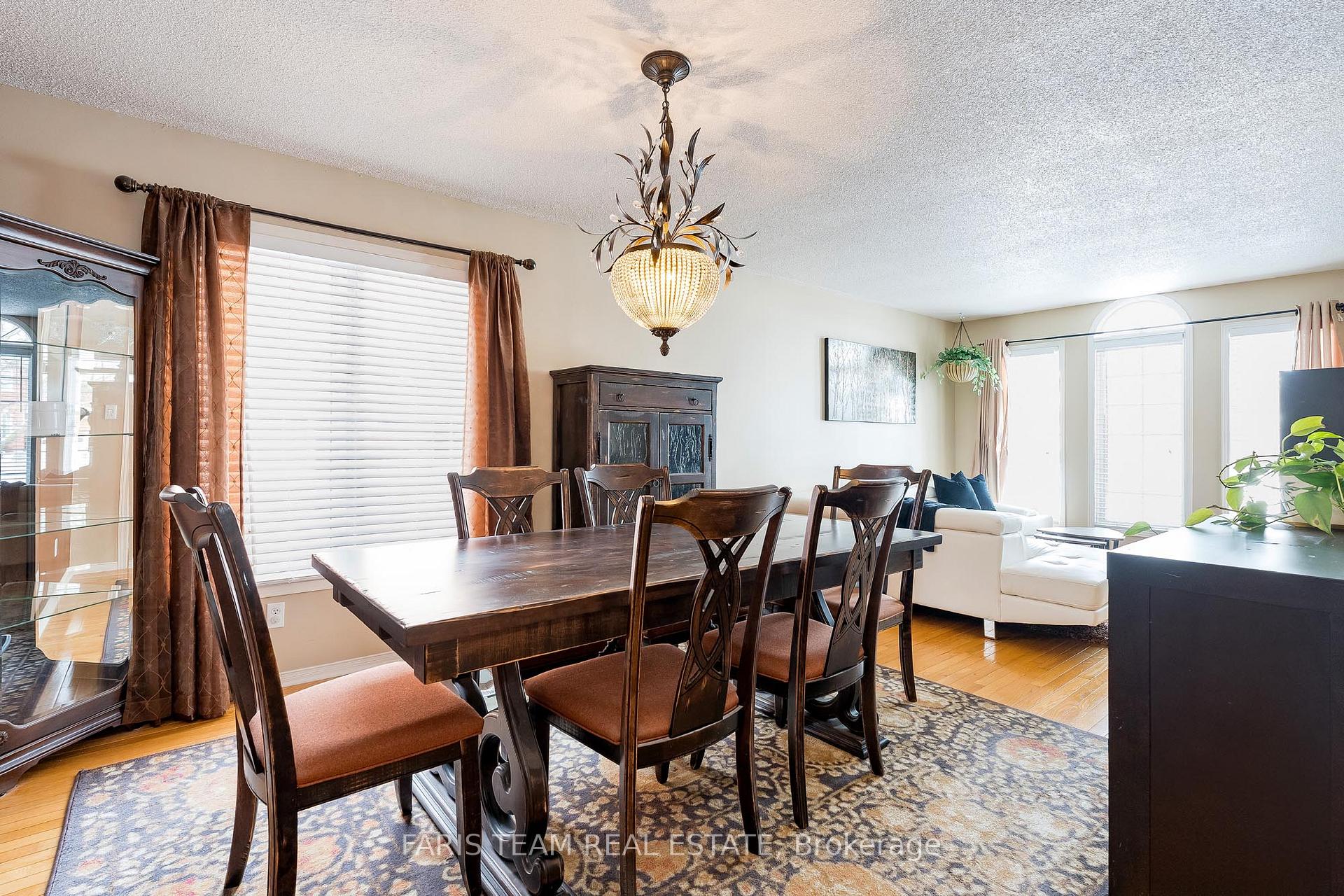Photo 4 of 69 Finlay Road, Barrie, West Bayfield — HOMEH
