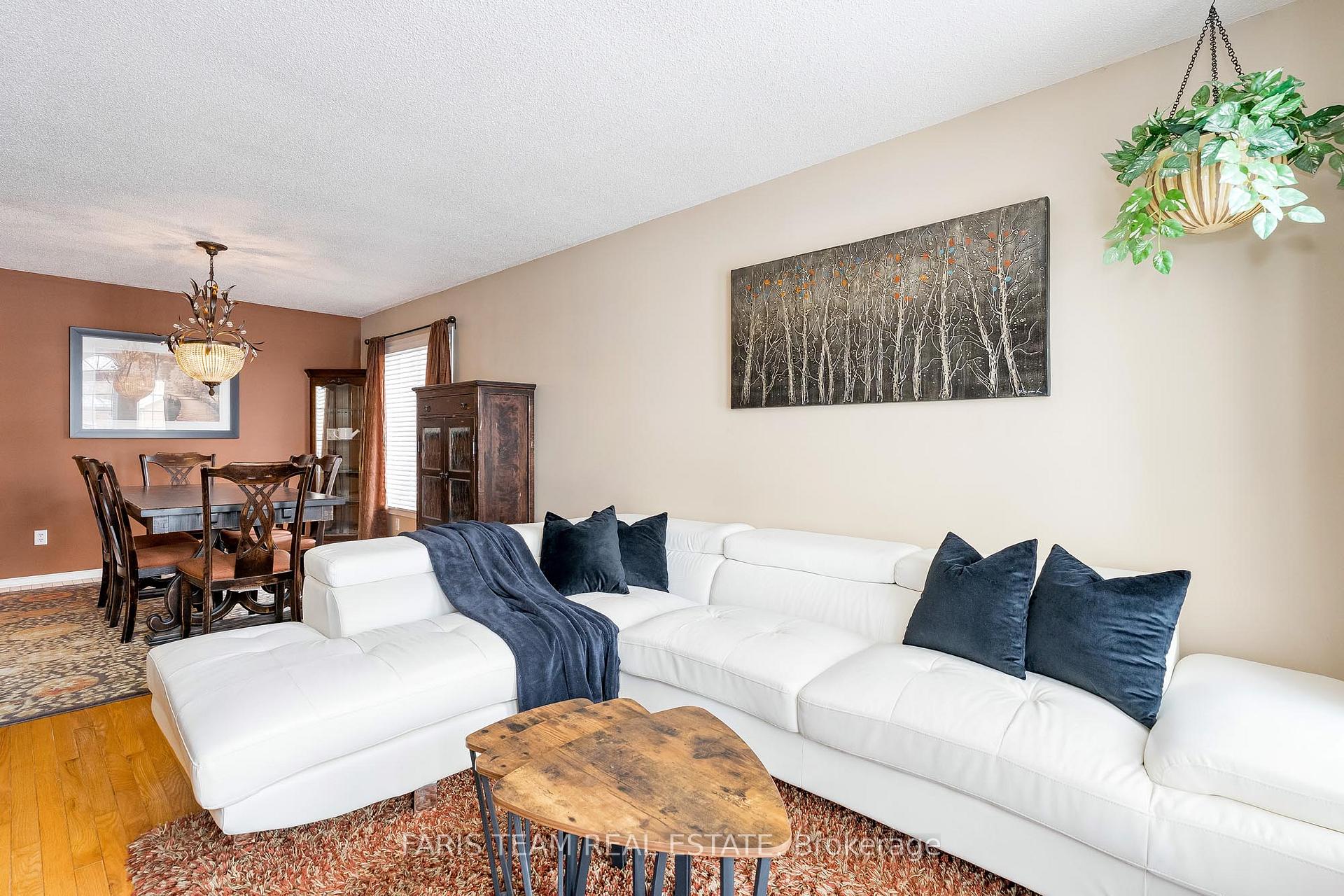 Photo 5 of 69 Finlay Road, Barrie, West Bayfield — HOMEH