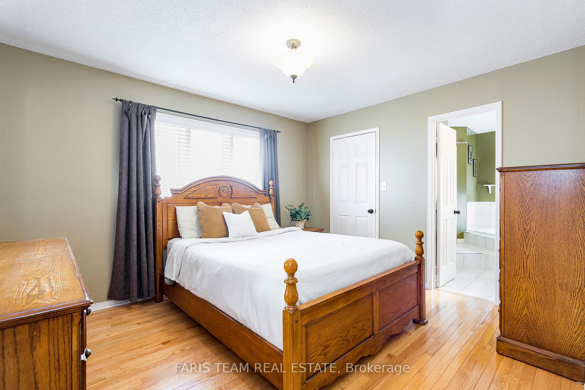 Photo 7 of 69 Finlay Road, Barrie, West Bayfield — HOMEH