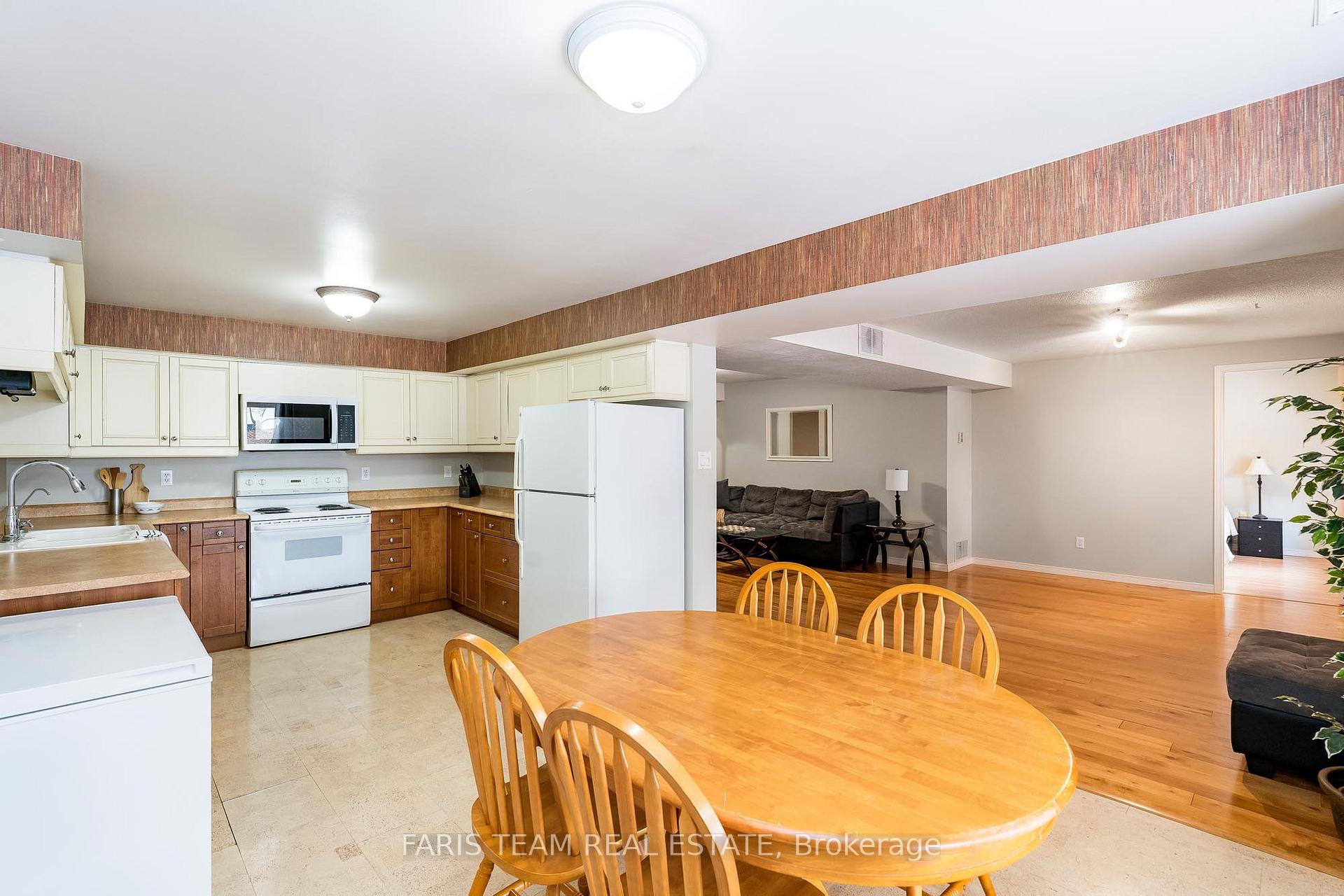 Photo 10 of 69 Finlay Road, Barrie, West Bayfield — HOMEH