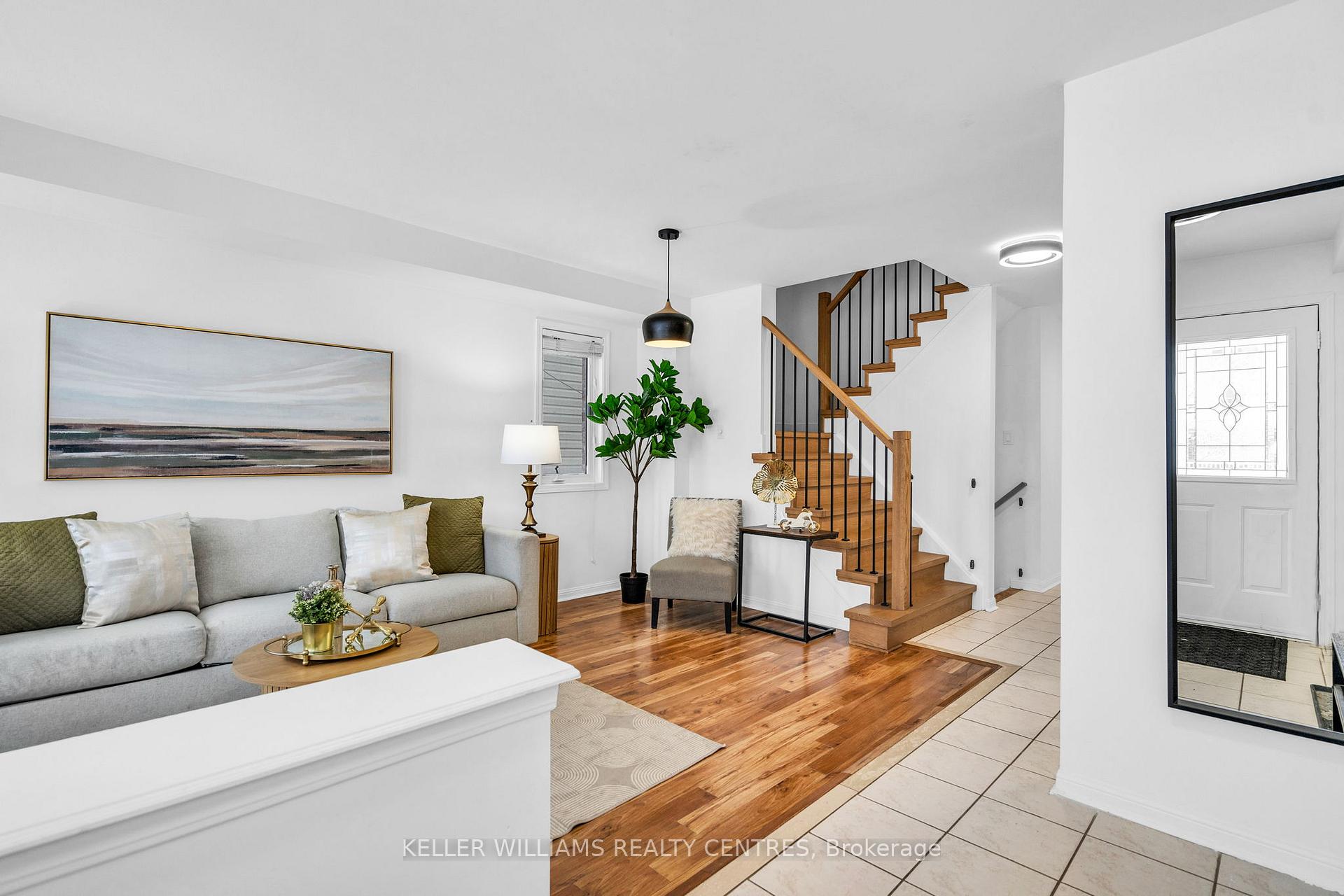Photo 3 of 16 Succession Crescent, Barrie, Innis-Shore — HOMEH