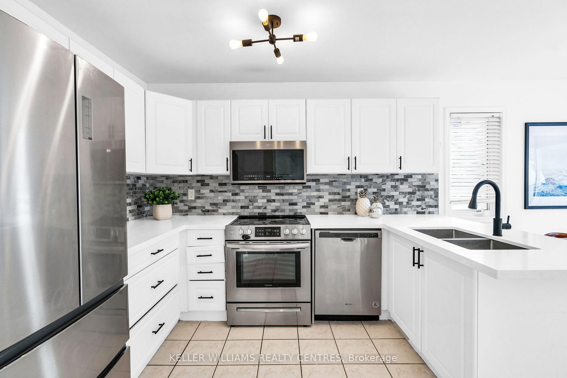Photo 13 of 16 Succession Crescent, Barrie, Innis-Shore — HOMEH