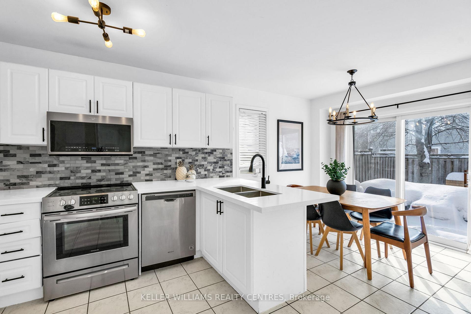 Photo 14 of 16 Succession Crescent, Barrie, Innis-Shore — HOMEH