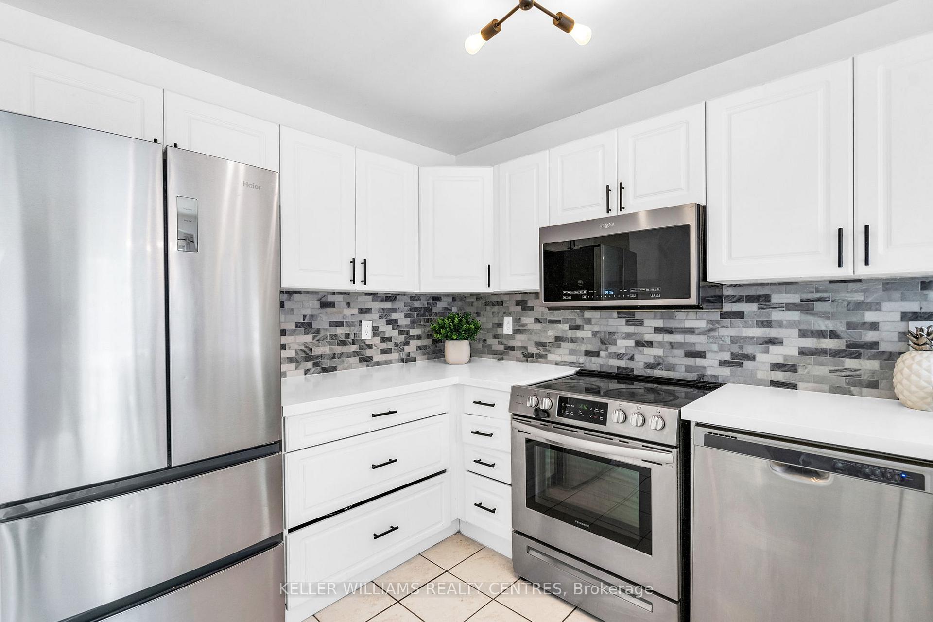 Photo 15 of 16 Succession Crescent, Barrie, Innis-Shore — HOMEH