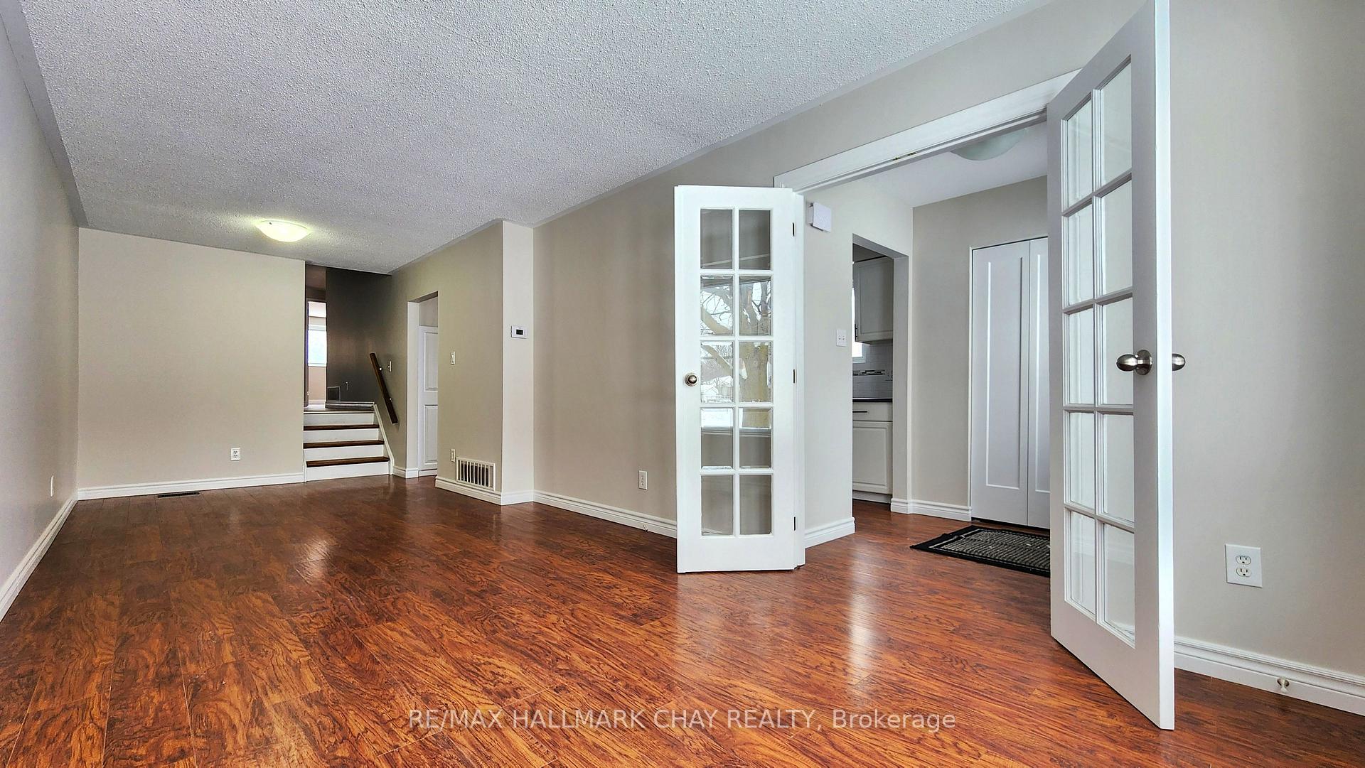 Photo 3 of 23B College Crescent, Barrie, Grove East — HOMEH