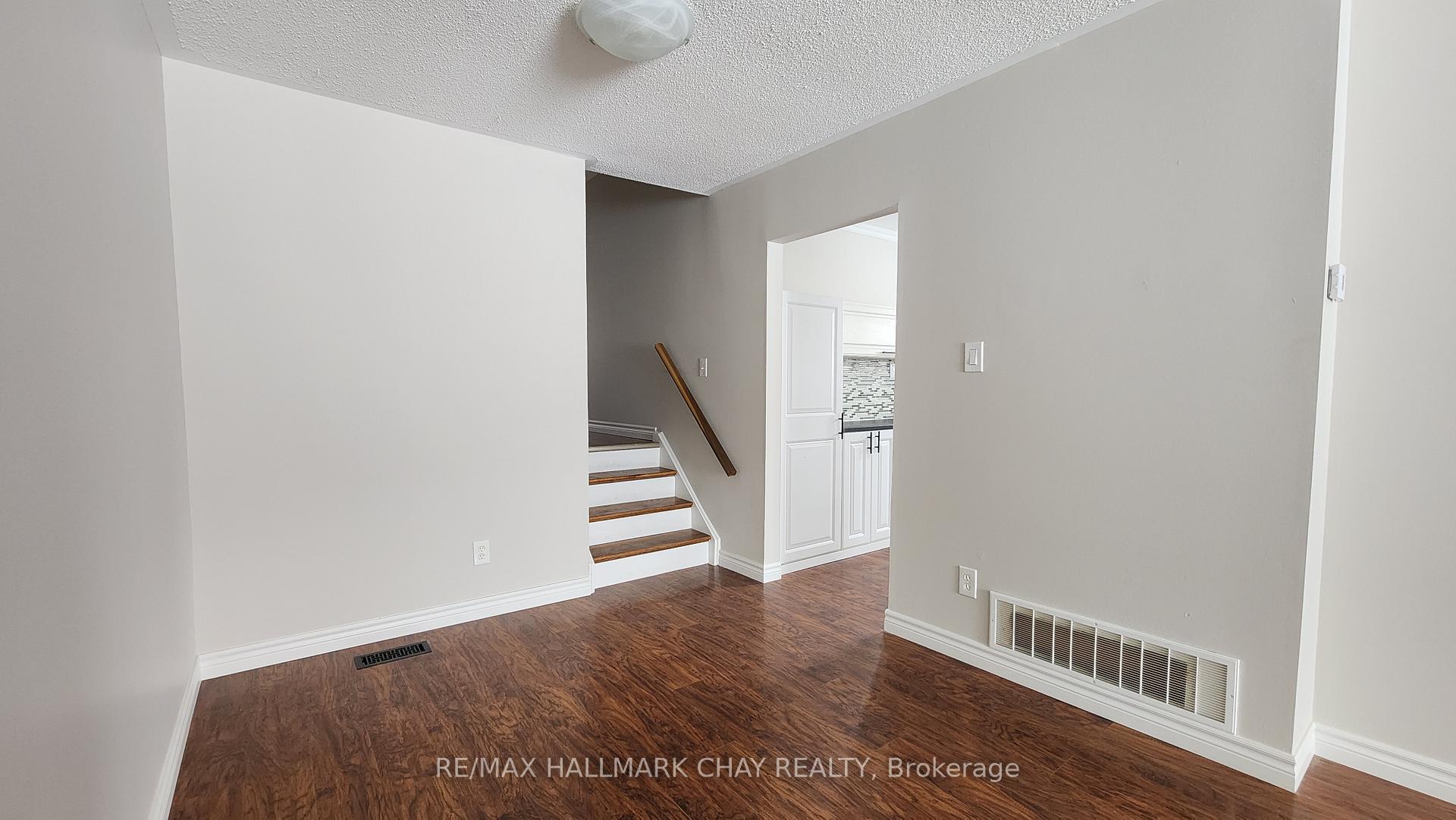 Photo 4 of 23B College Crescent, Barrie, Grove East — HOMEH