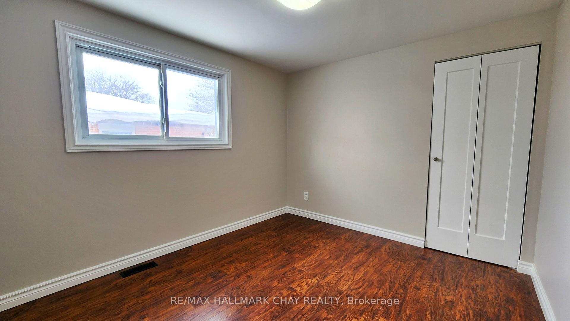 Photo 6 of 23B College Crescent, Barrie, Grove East — HOMEH