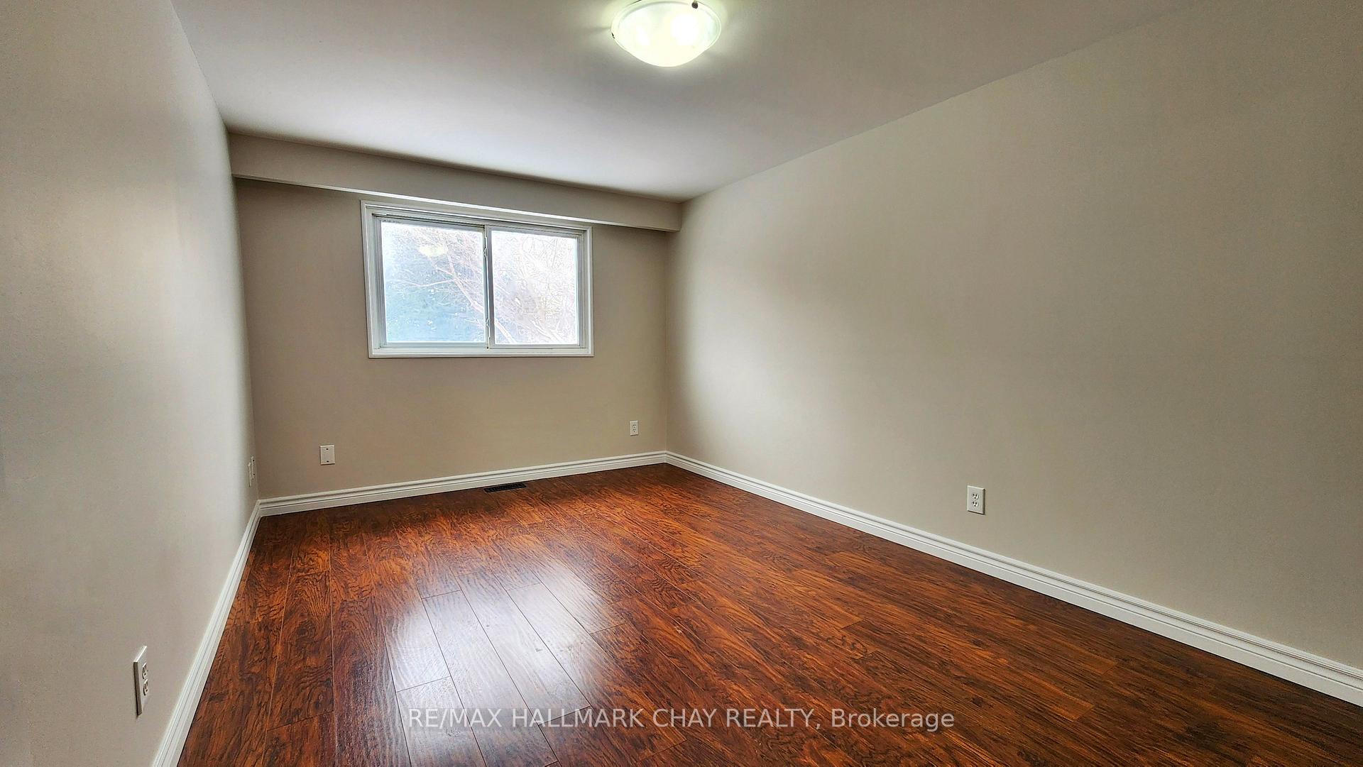 Photo 7 of 23B College Crescent, Barrie, Grove East — HOMEH