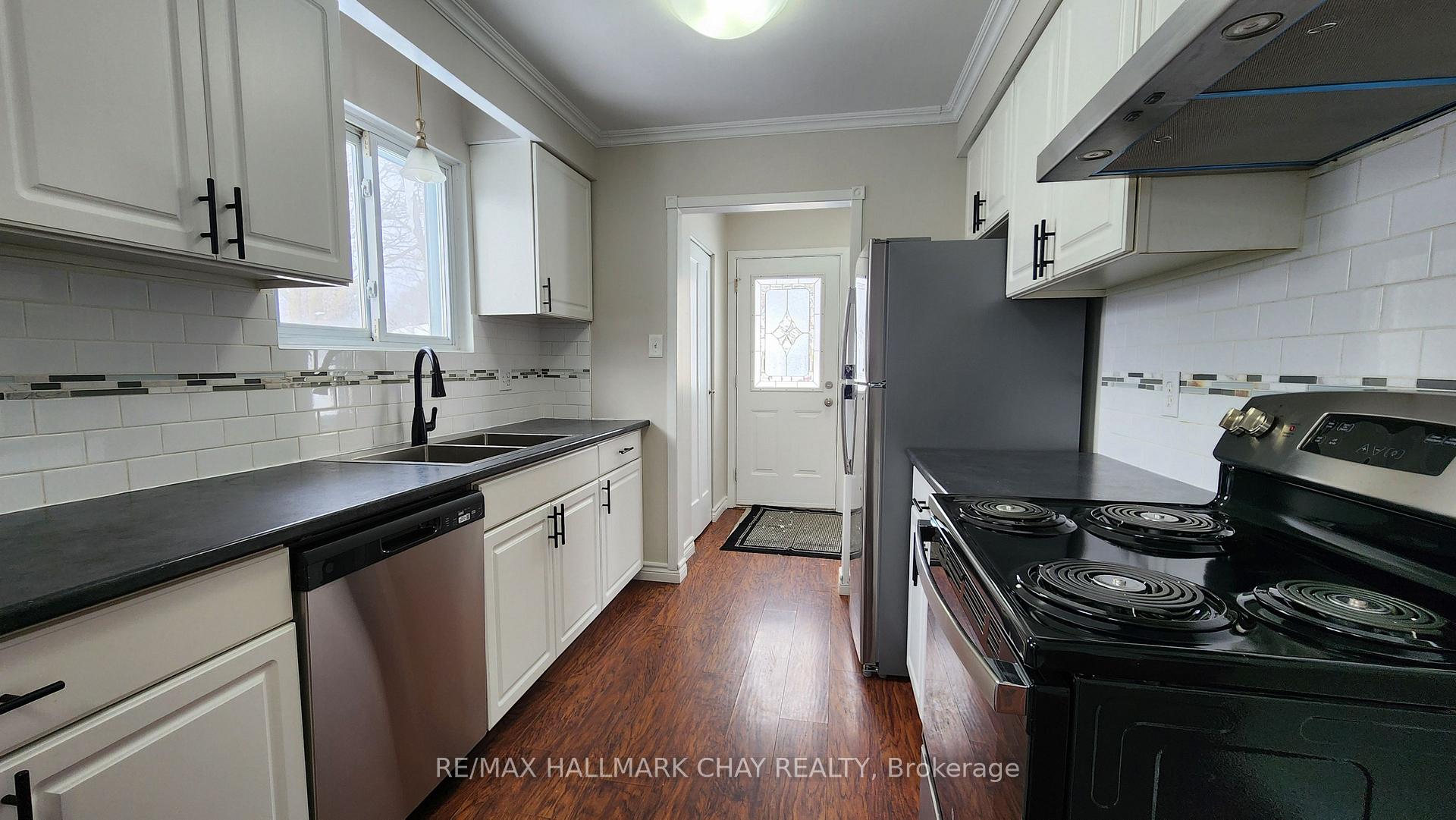 Photo 12 of 23B College Crescent, Barrie, Grove East — HOMEH