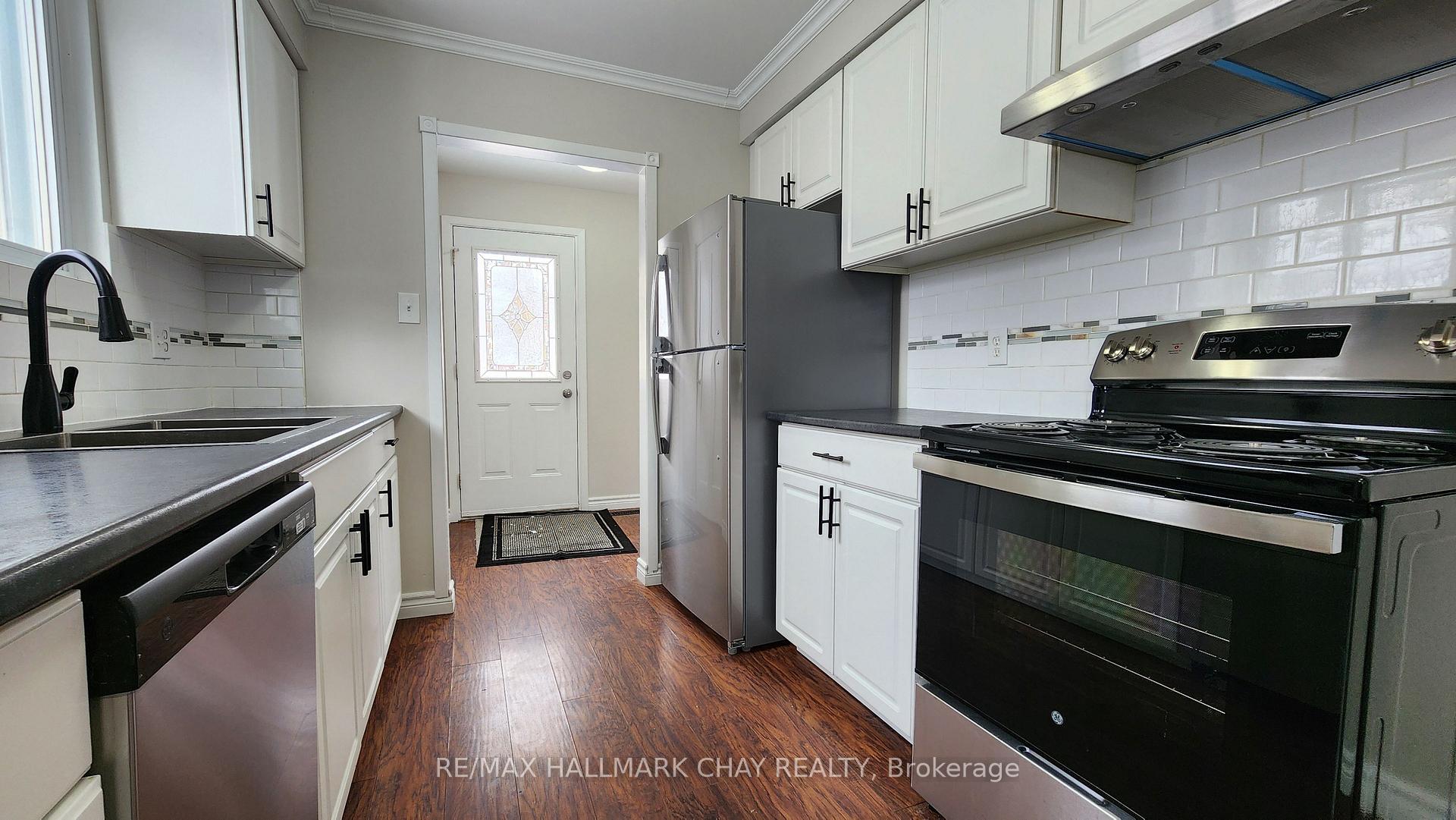 Photo 13 of 23B College Crescent, Barrie, Grove East — HOMEH