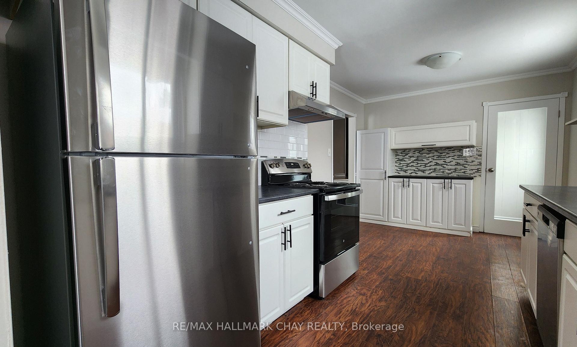 Photo 14 of 23B College Crescent, Barrie, Grove East — HOMEH