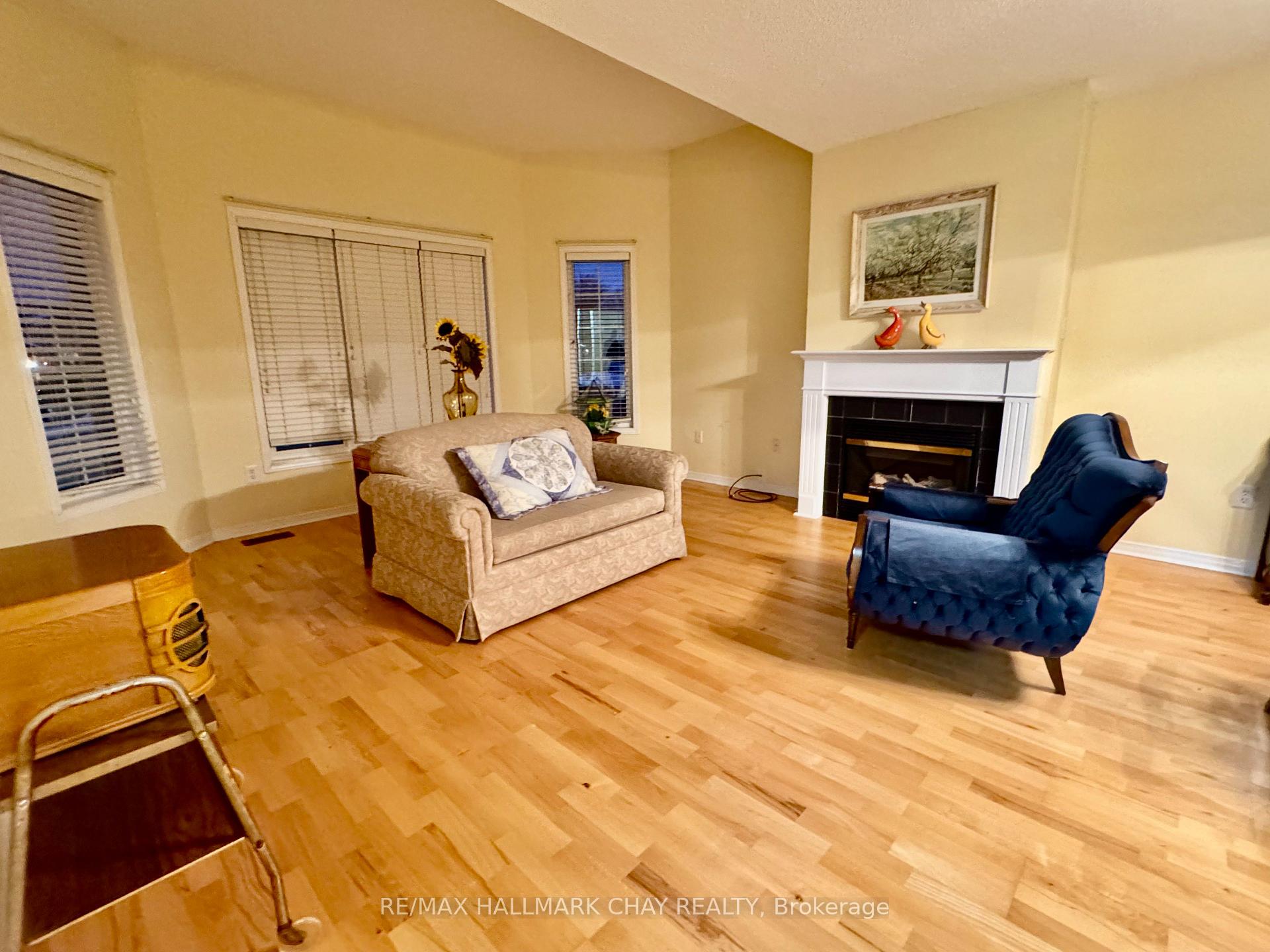Photo 4 of 119 Livingstone Street E, Barrie, East Bayfield — HOMEH