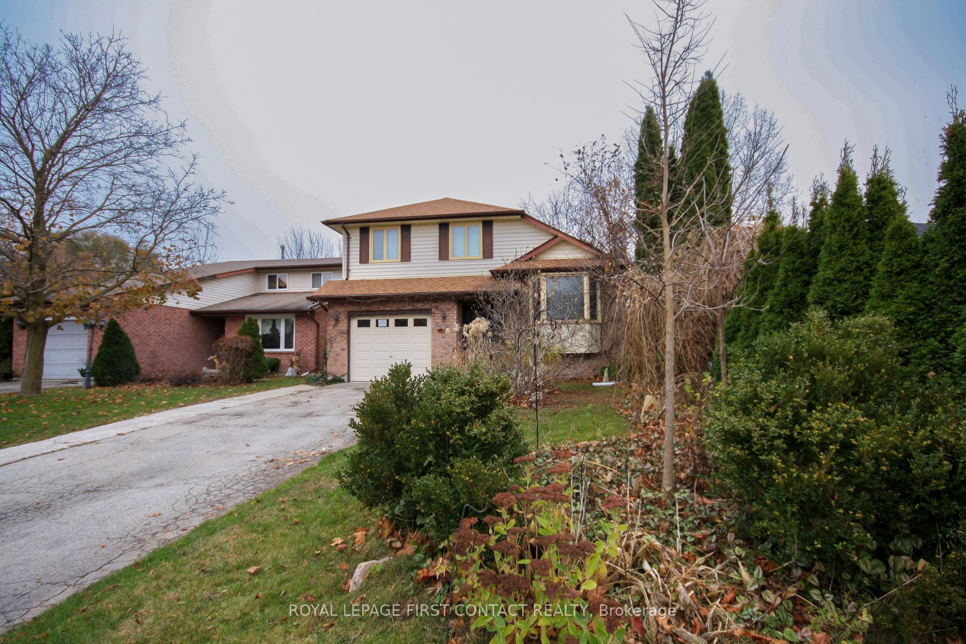 Photo 3 of 17 Mcconkey Place, Barrie, Allandale Heights — HOMEH
