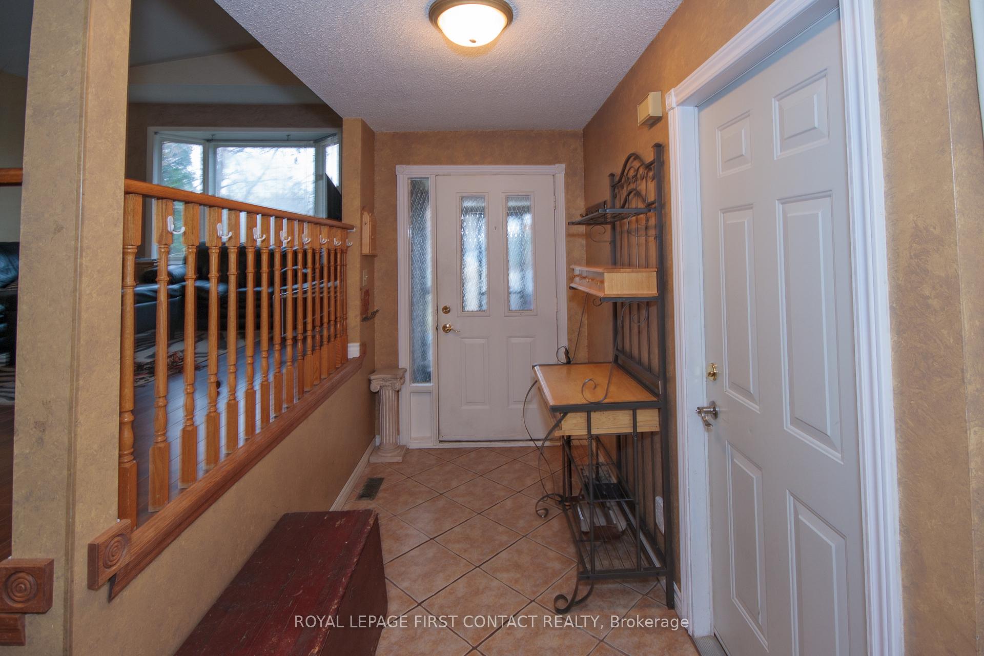 Photo 4 of 17 Mcconkey Place, Barrie, Allandale Heights — HOMEH