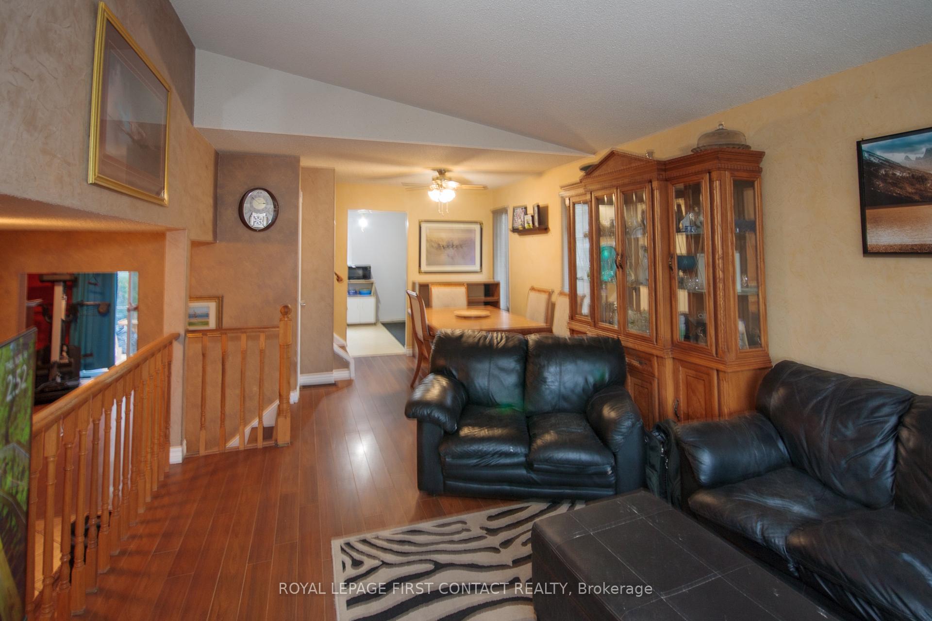 Photo 6 of 17 Mcconkey Place, Barrie, Allandale Heights — HOMEH
