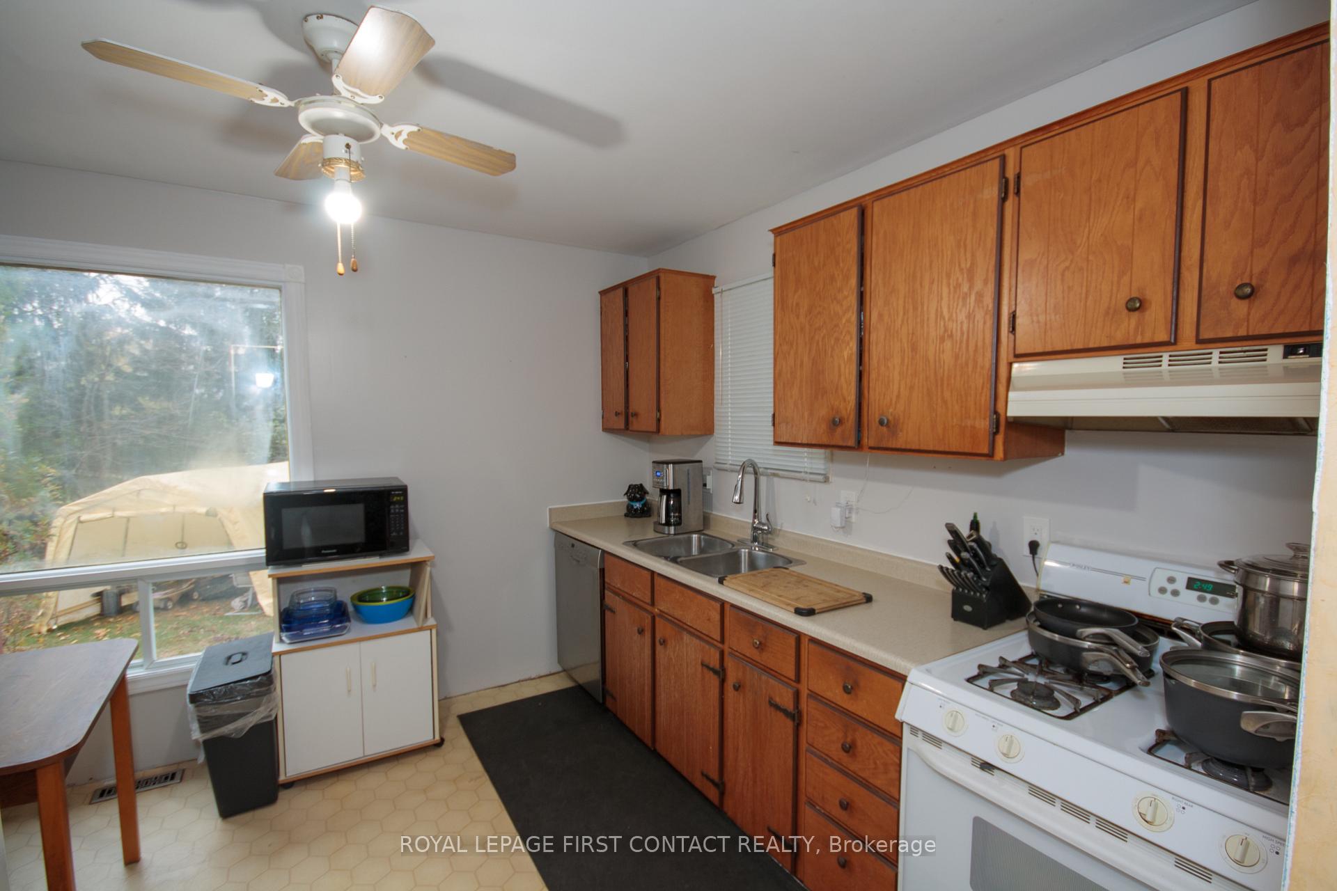 Photo 7 of 17 Mcconkey Place, Barrie, Allandale Heights — HOMEH