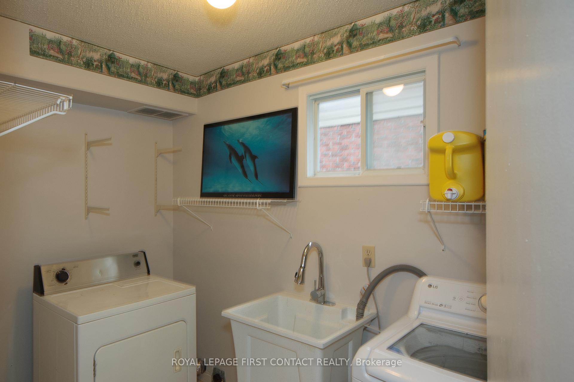 Photo 13 of 17 Mcconkey Place, Barrie, Allandale Heights — HOMEH
