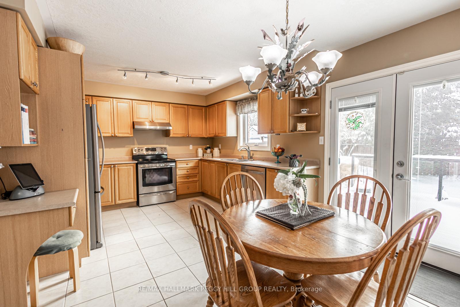 Photo 3 of 57 Summerset Drive, Barrie, Ardagh — HOMEH
