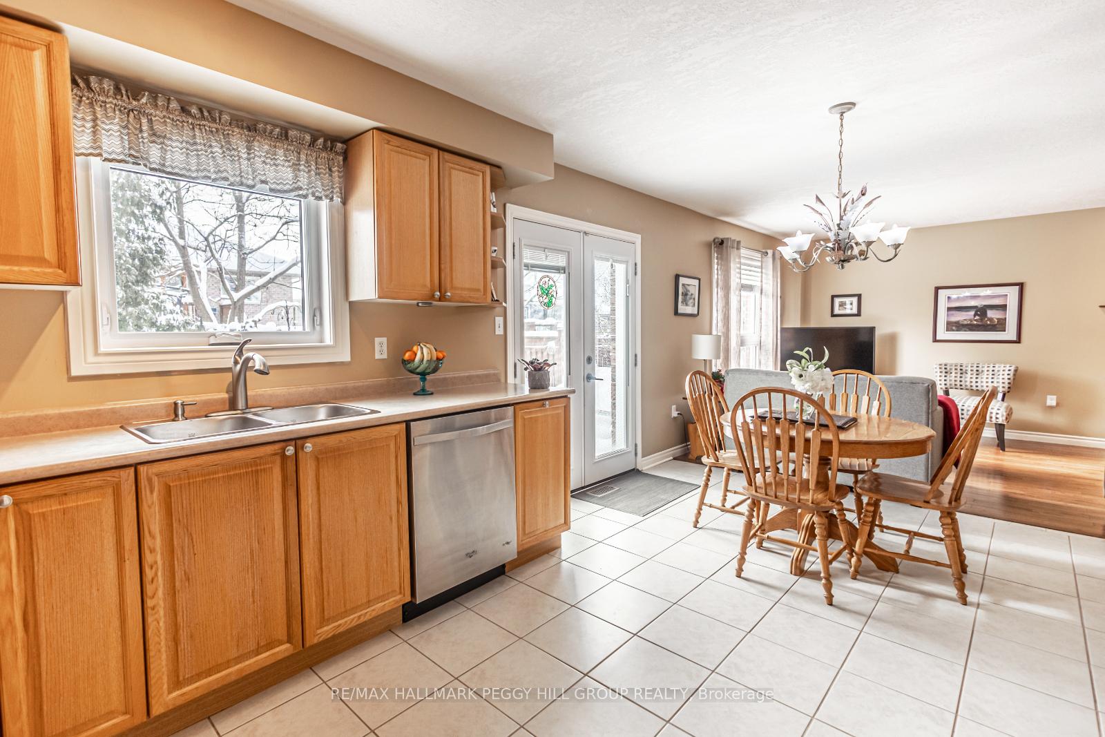Photo 4 of 57 Summerset Drive, Barrie, Ardagh — HOMEH