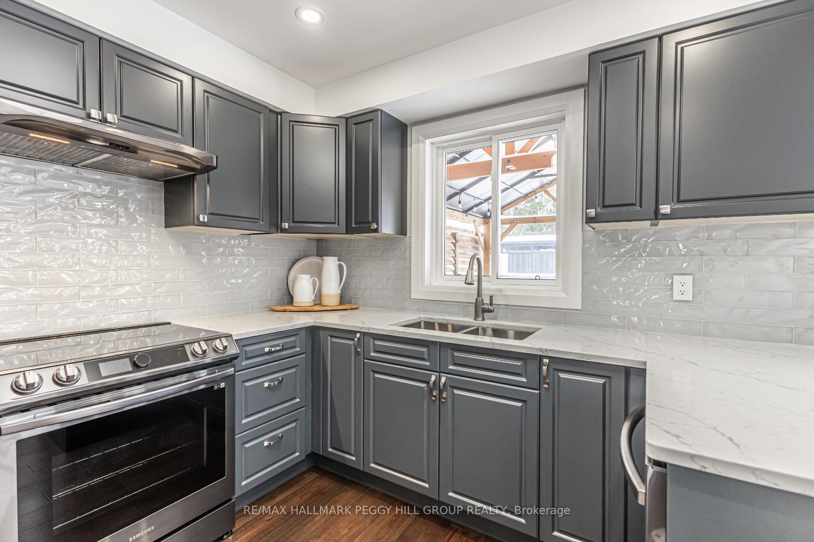Photo 5 of 23 Grace Crescent, Barrie, Painswick South — HOMEH