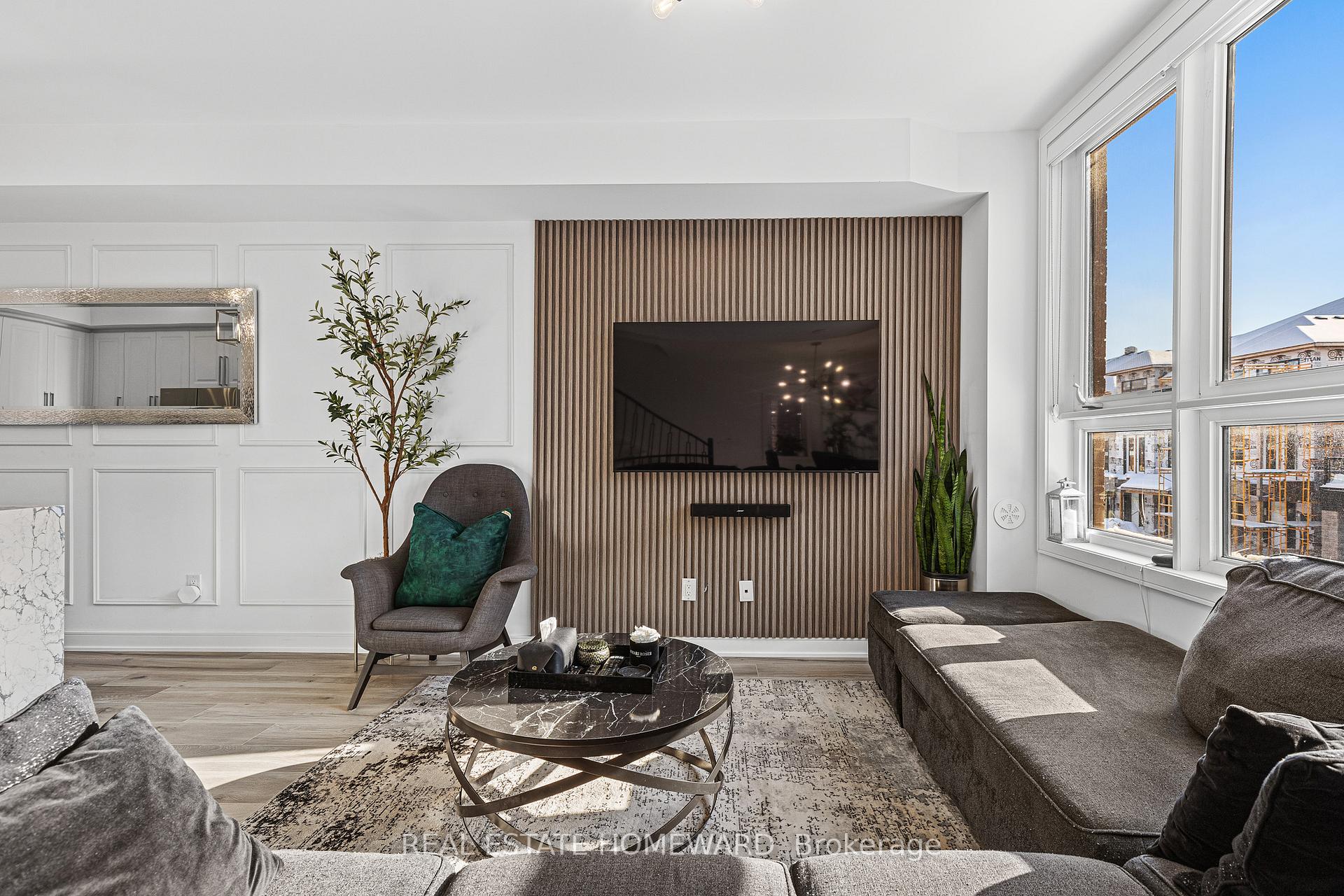 Photo 4 of 41 Spry Lane, Barrie, Innis-Shore — HOMEH