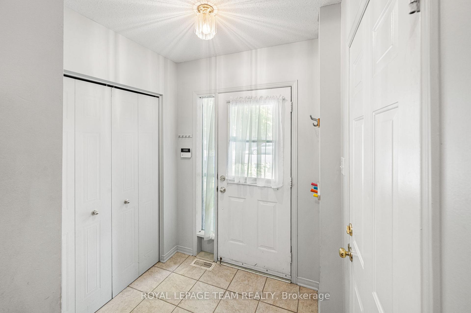 Photo 4 of 156 Claridge Drive, Ottawa, Barrhaven - Longfields — HOMEH