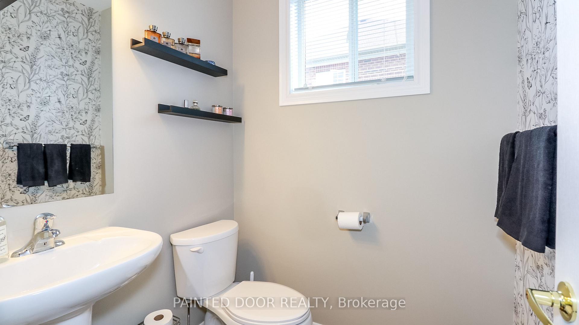 Photo 6 of 5 Regina Road, Barrie, Innis-Shore — HOMEH
