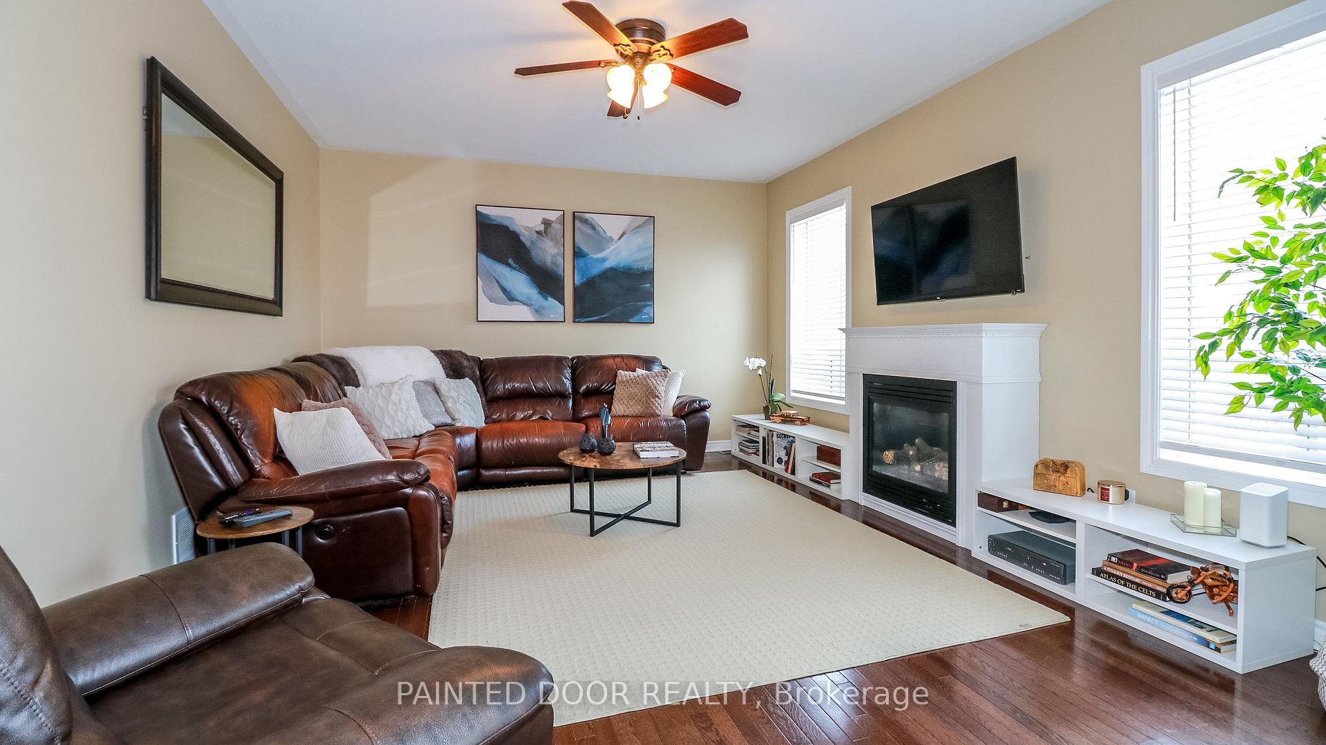 Photo 8 of 5 Regina Road, Barrie, Innis-Shore — HOMEH
