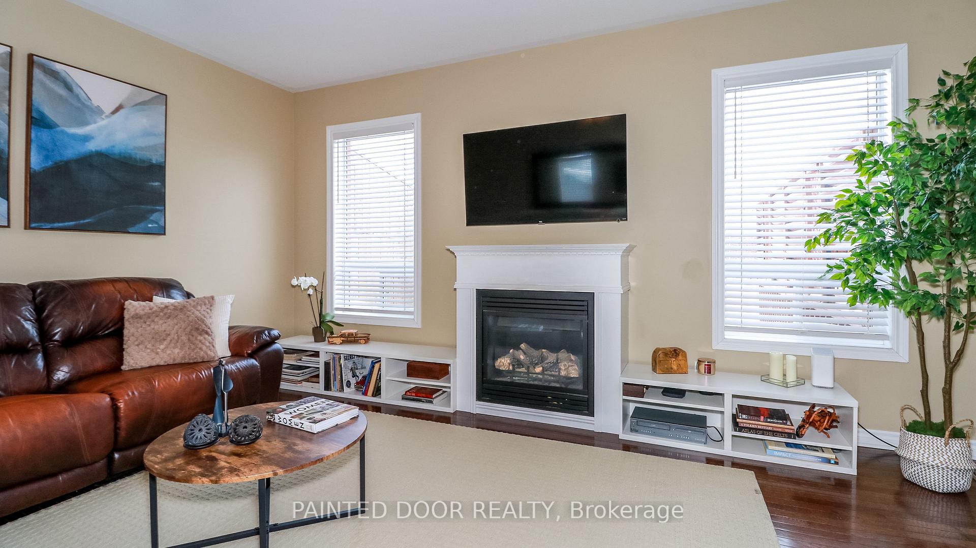 Photo 9 of 5 Regina Road, Barrie, Innis-Shore — HOMEH