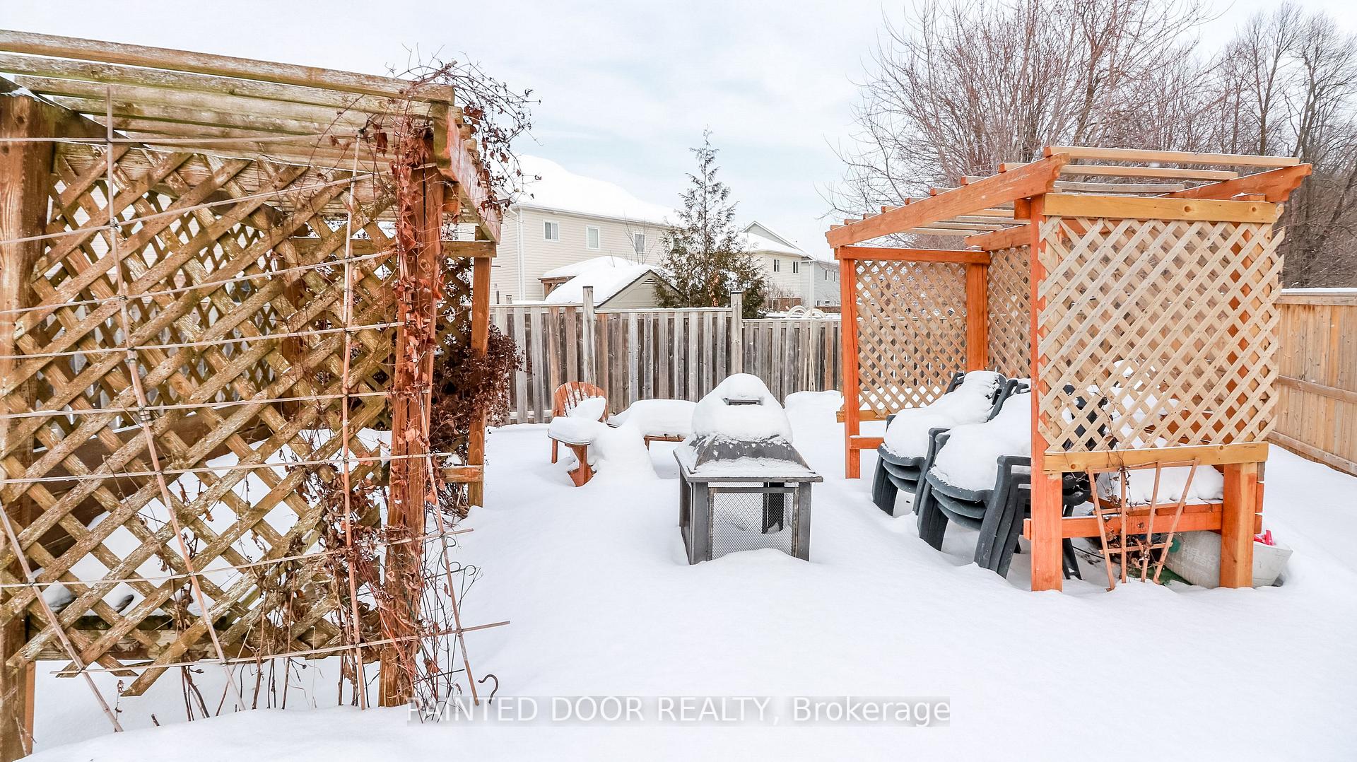 Photo 34 of 5 Regina Road, Barrie, Innis-Shore — HOMEH