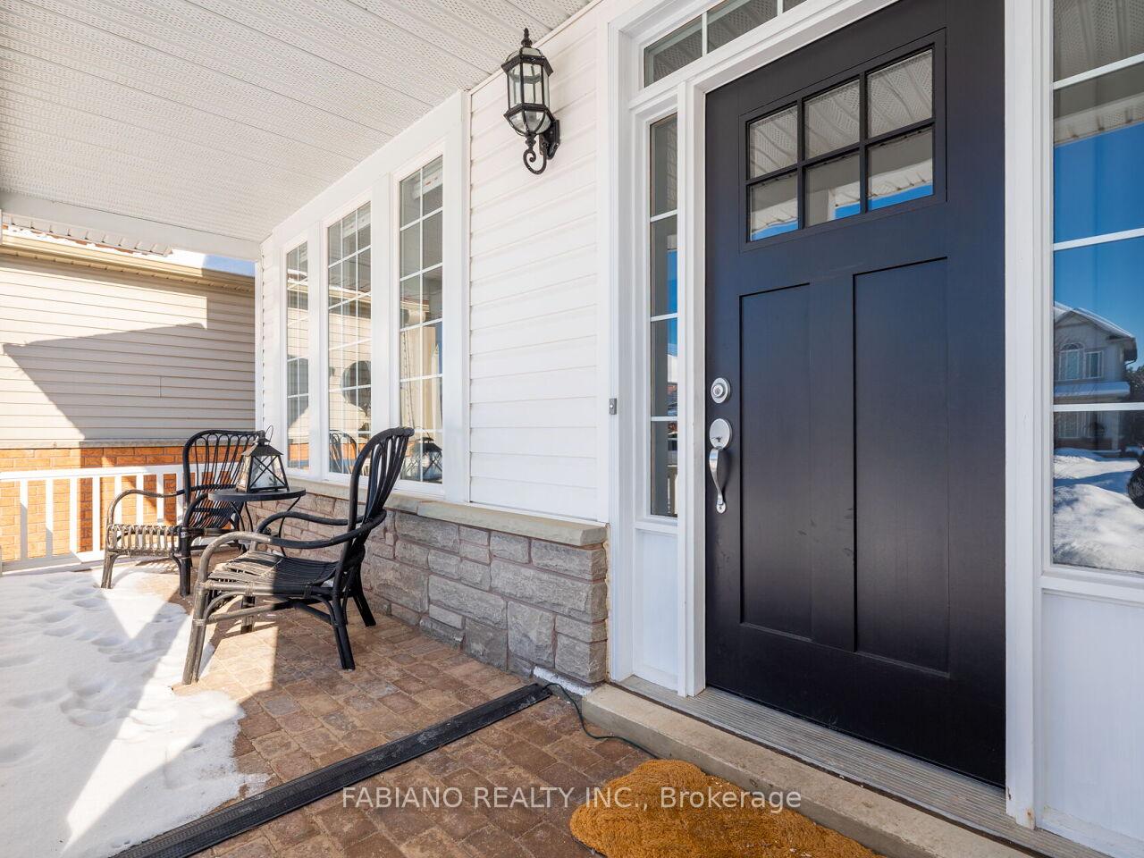 Photo 5 of 49 Birkhall Place, Barrie, Innis-Shore — HOMEH