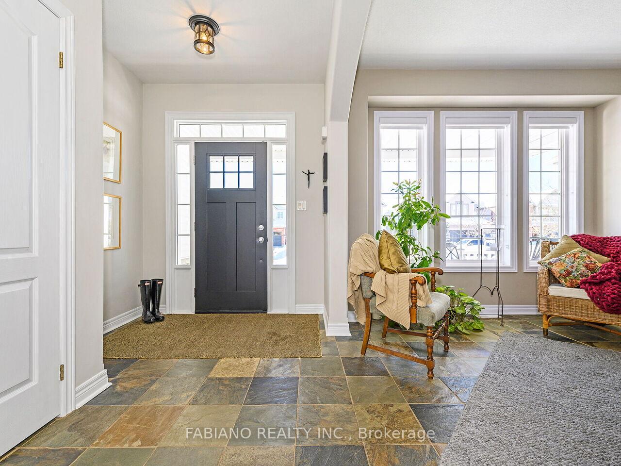 Photo 7 of 49 Birkhall Place, Barrie, Innis-Shore — HOMEH