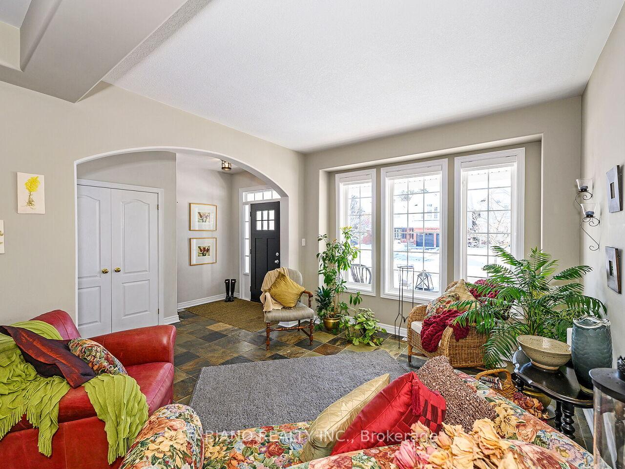 Photo 8 of 49 Birkhall Place, Barrie, Innis-Shore — HOMEH