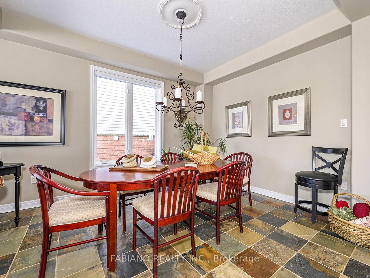 Photo 9 of 49 Birkhall Place, Barrie, Innis-Shore — HOMEH