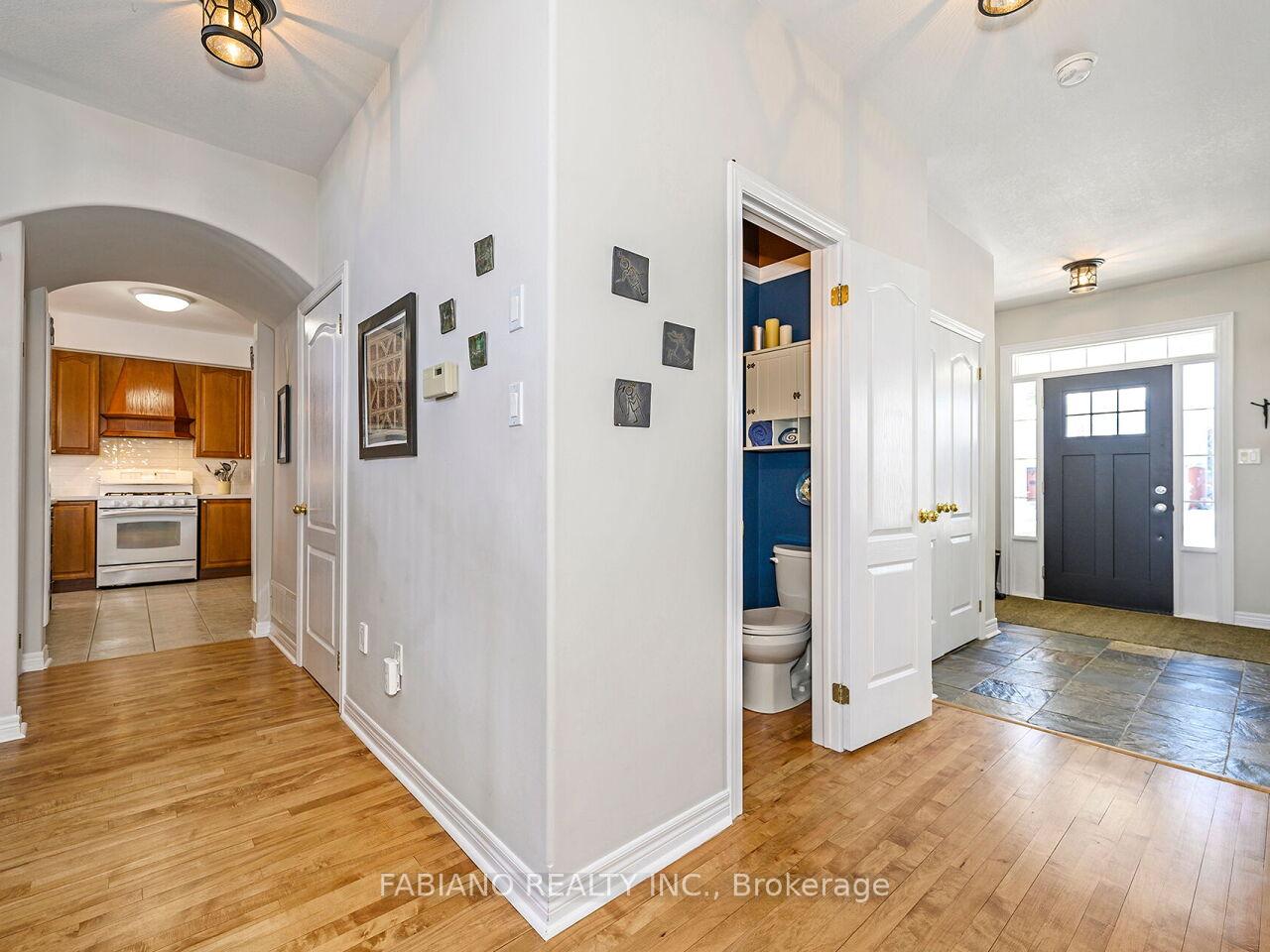 Photo 10 of 49 Birkhall Place, Barrie, Innis-Shore — HOMEH